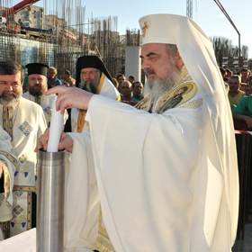 Preafericitul Părinte Patriarh Daniel oficiază slujba de sfințire a radierului Catedralei